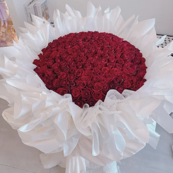 199 Roses [PRE-ORDER]