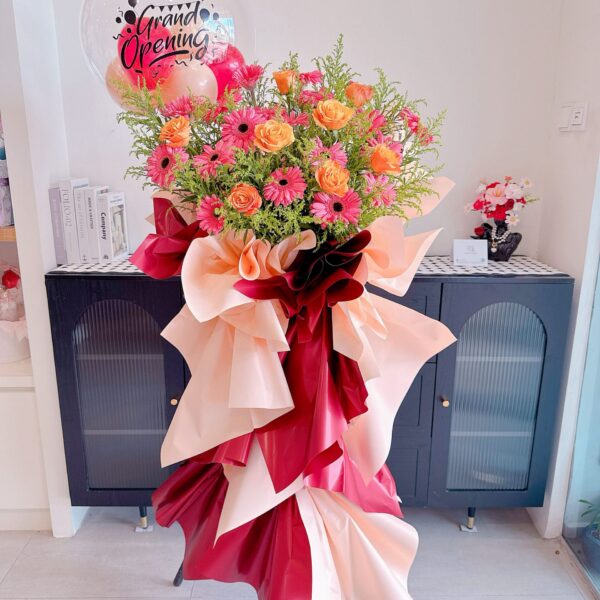 Bold Bloom Flower Stand