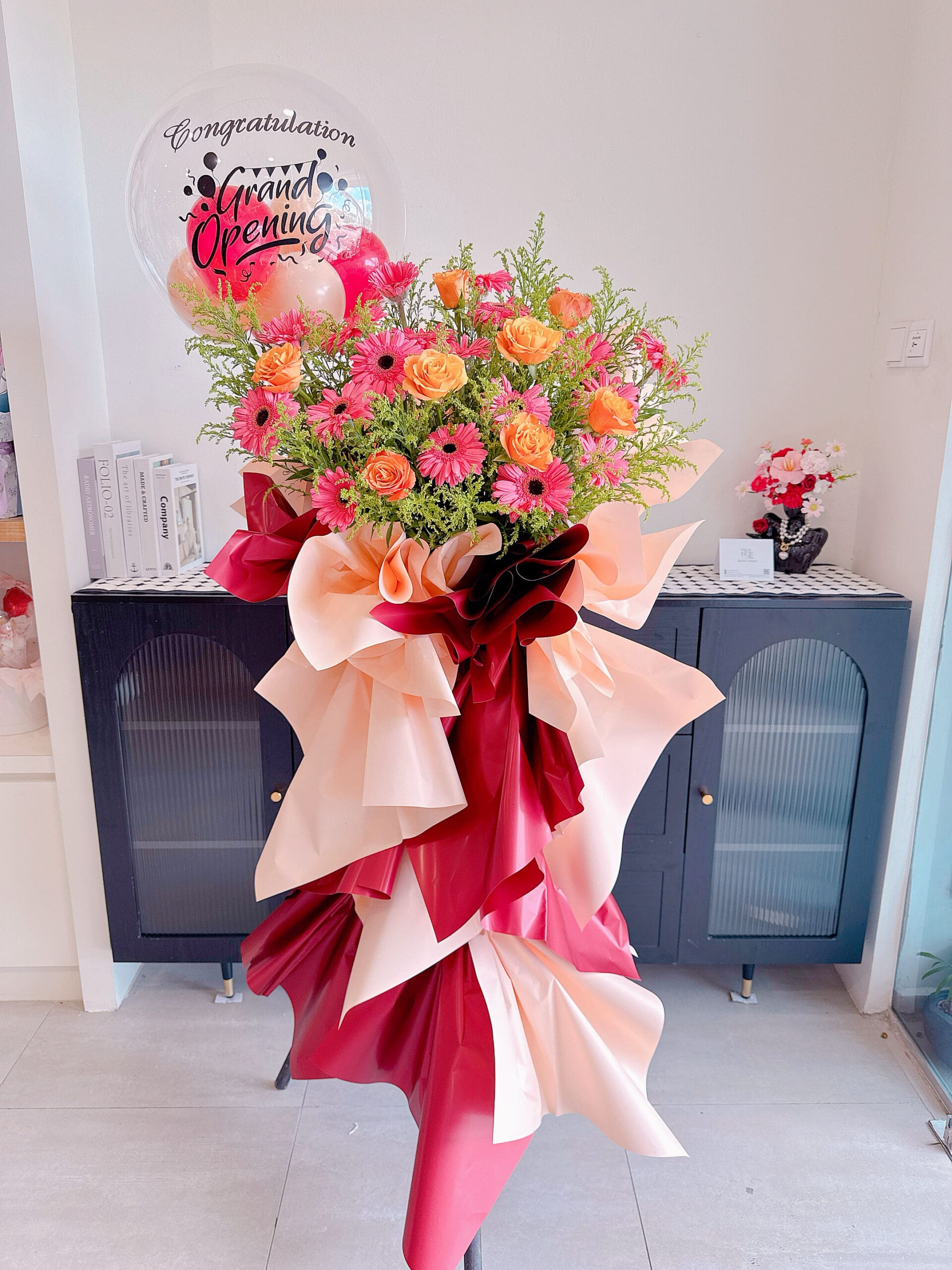 Bold Bloom Flower Stand