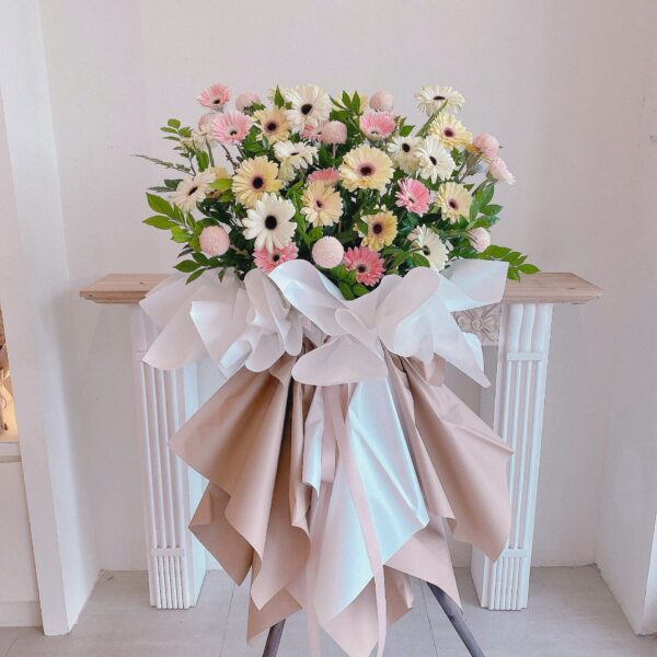 Glorious Gerbera Garden Flower Stand