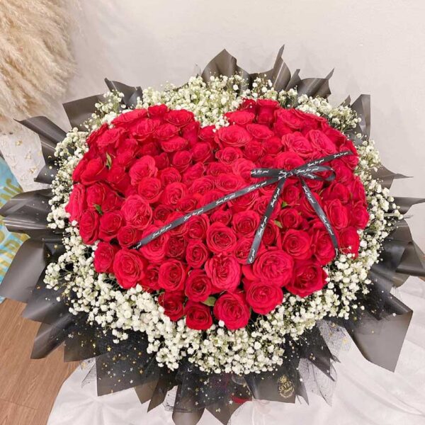 Love Shape 99 Roses