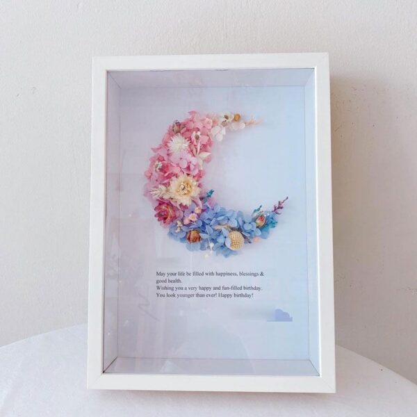 Preserved & Dried Flower Frame – Moon (PRE-ORDER)
